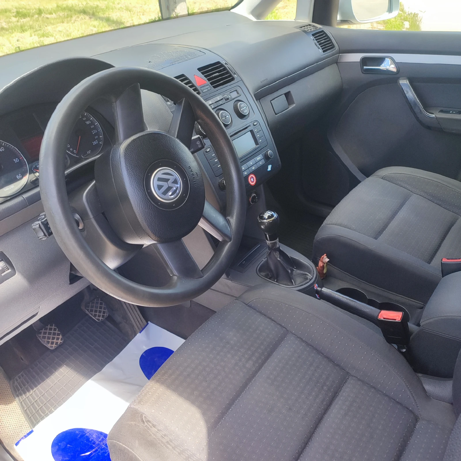 VW Touran, снимка 6 - Автомобили и джипове - 54593571