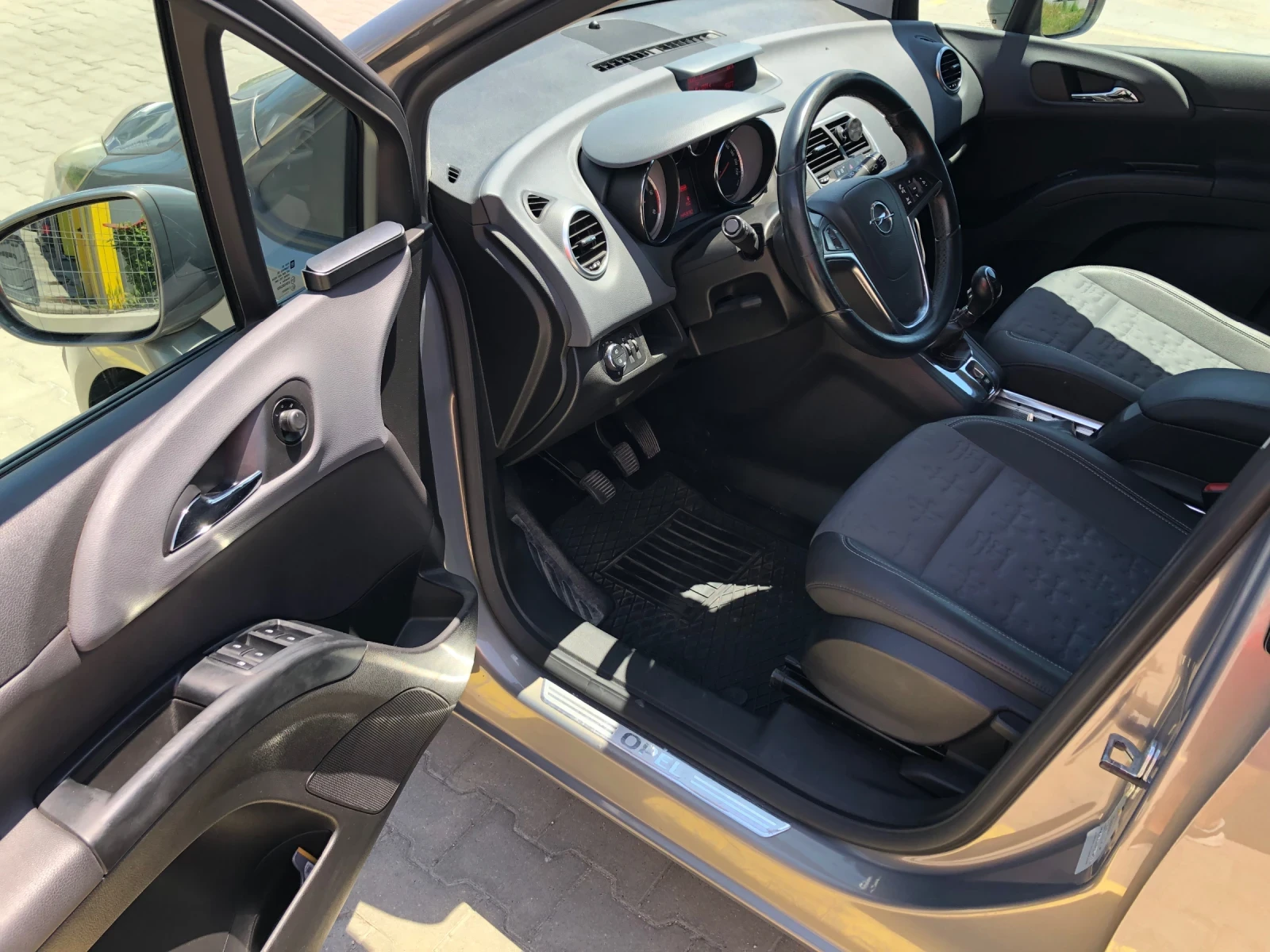 Opel Meriva 1, 7 cdti, снимка 11 - Автомобили и джипове - 54719487