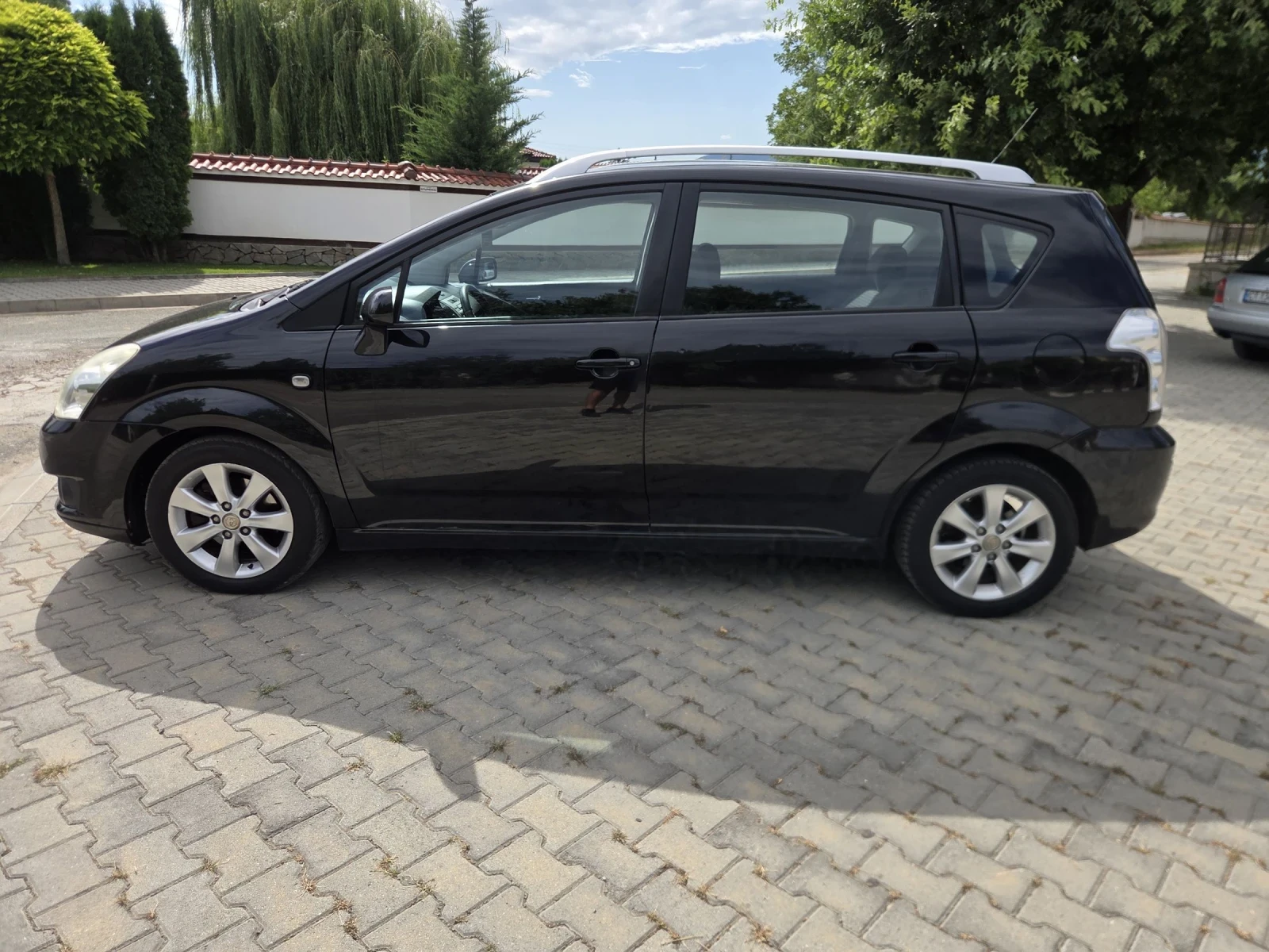 Toyota Corolla verso 2.2, снимка 2 - Автомобили и джипове - 55435442