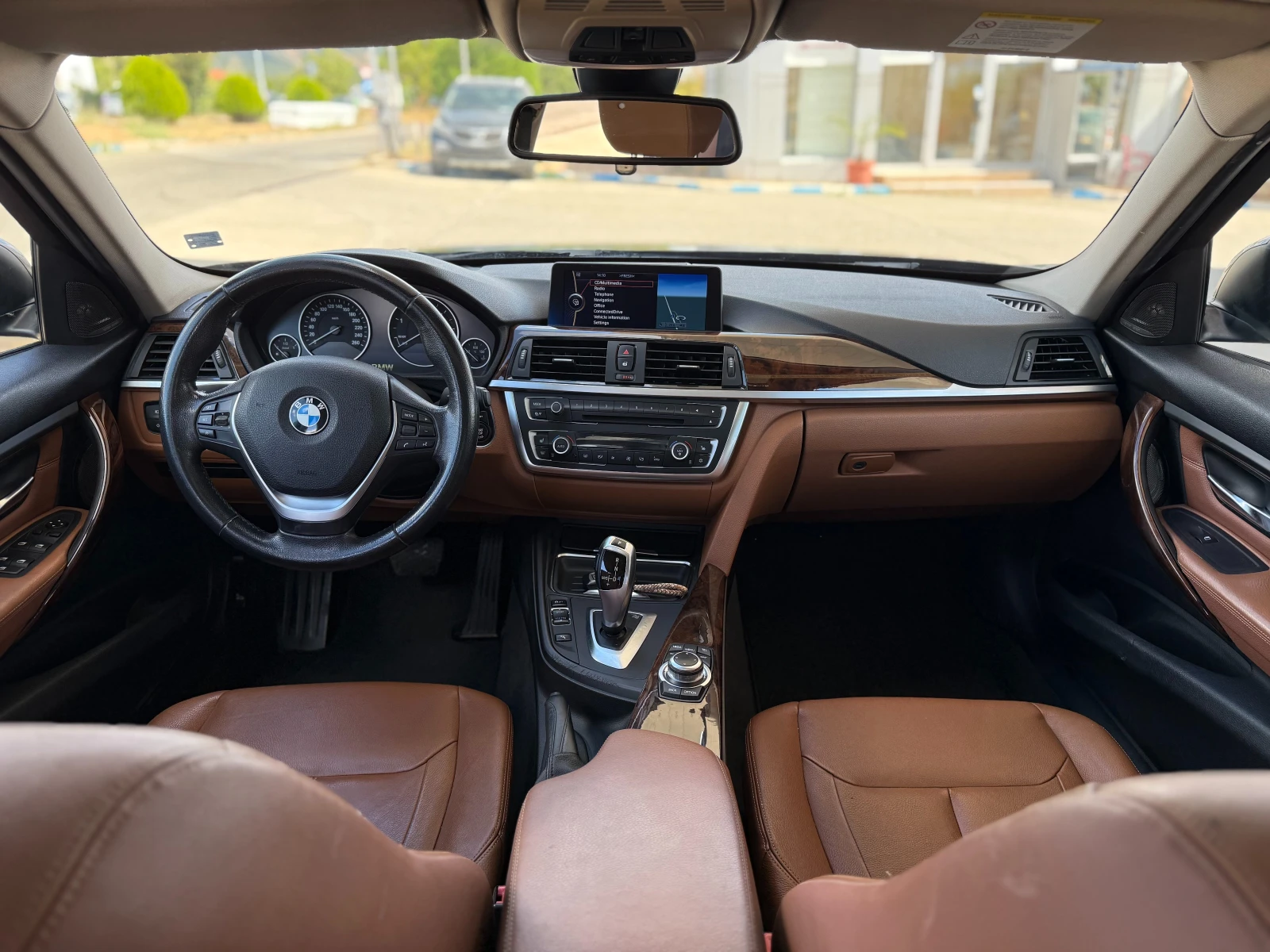 BMW 320 Luxury/Harman/Kardon, снимка 14 - Автомобили и джипове - 55952500