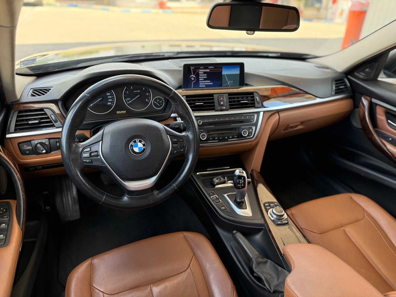 BMW 320 Luxury/Harman/Kardon, снимка 13 - Автомобили и джипове - 55952500