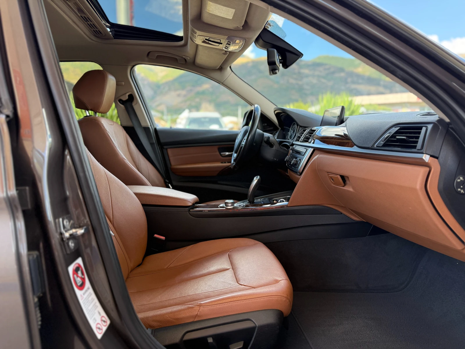 BMW 320 Luxury/Harman/Kardon, снимка 10 - Автомобили и джипове - 55952500