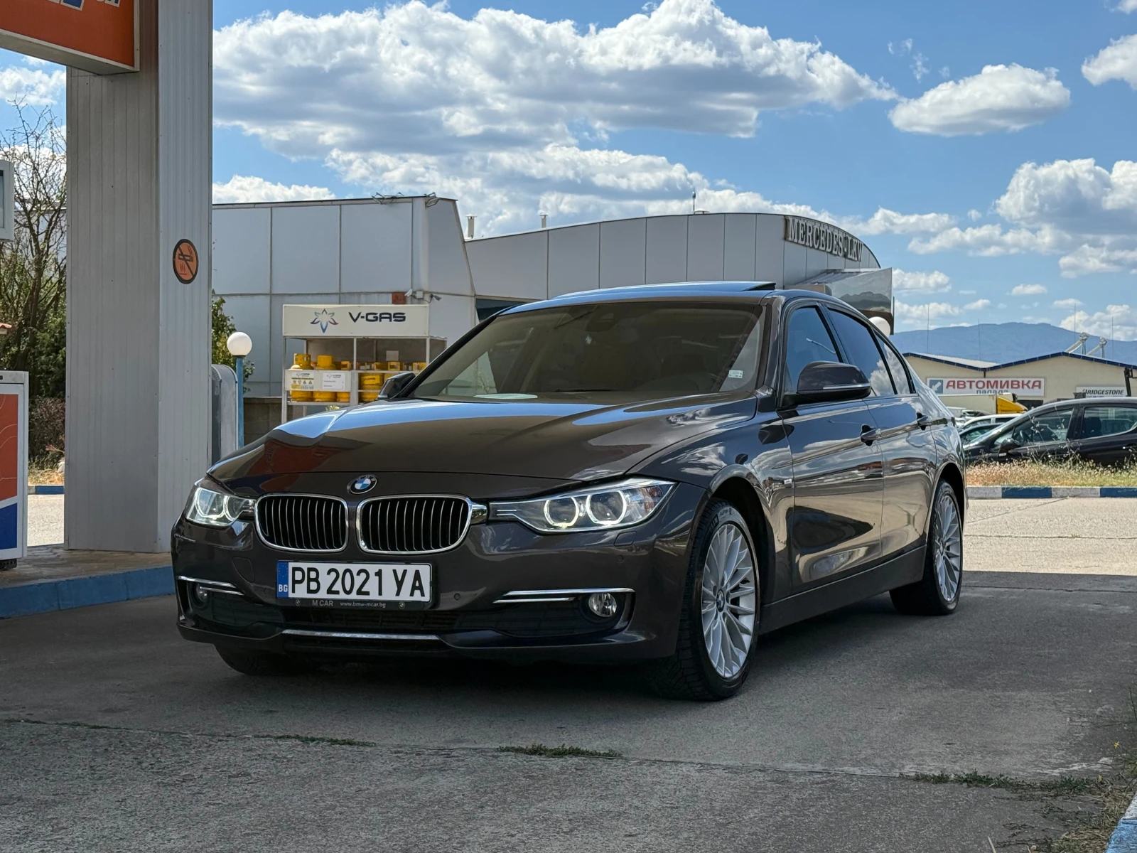 BMW 320 Luxury/Harman/Kardon, снимка 2 - Автомобили и джипове - 55952500