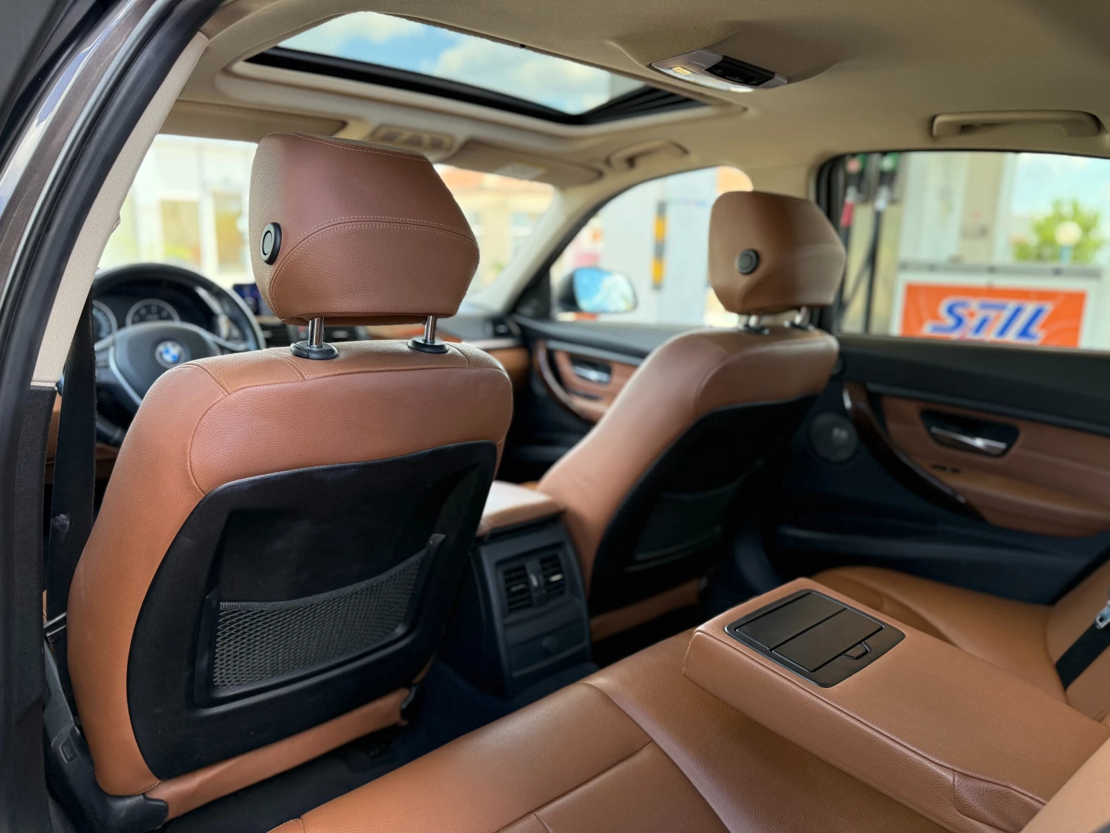 BMW 320 Luxury/Harman/Kardon, снимка 15 - Автомобили и джипове - 55952500