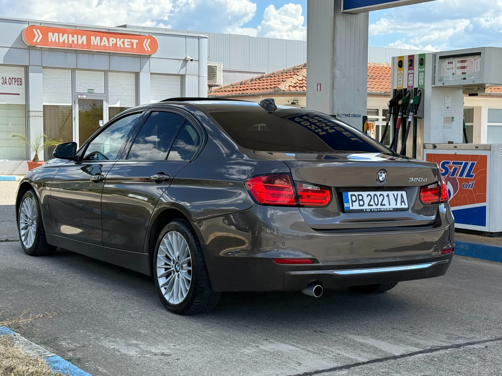 BMW 320 Luxury/Harman/Kardon, снимка 6 - Автомобили и джипове - 55952500
