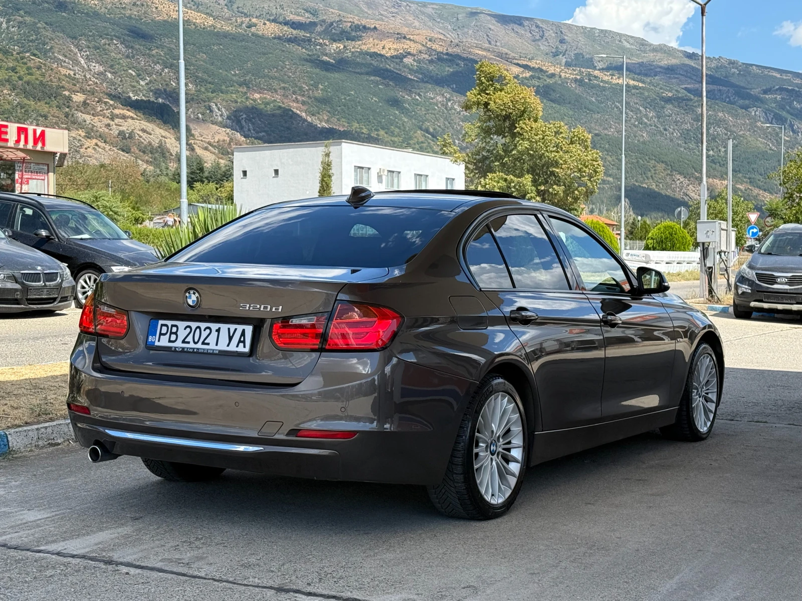 BMW 320 Luxury/Harman/Kardon, снимка 4 - Автомобили и джипове - 55952500