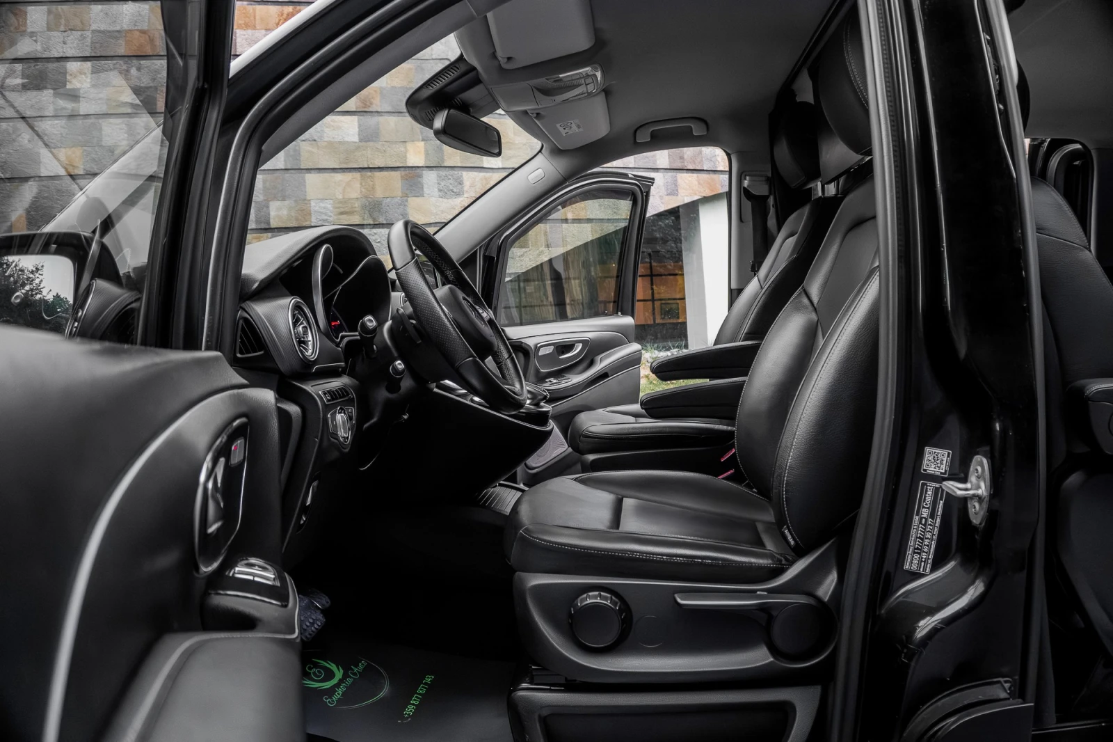 Mercedes-Benz V 300 V220d* EXTRA LONG* AMG* BIG SCREEN* BUSINESS CLASS, снимка 9 - Автомобили и джипове - 55981456