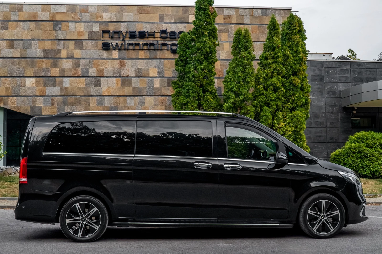 Mercedes-Benz V 300 V220d* EXTRA LONG* AMG* BIG SCREEN* BUSINESS CLASS, снимка 6 - Автомобили и джипове - 55981456