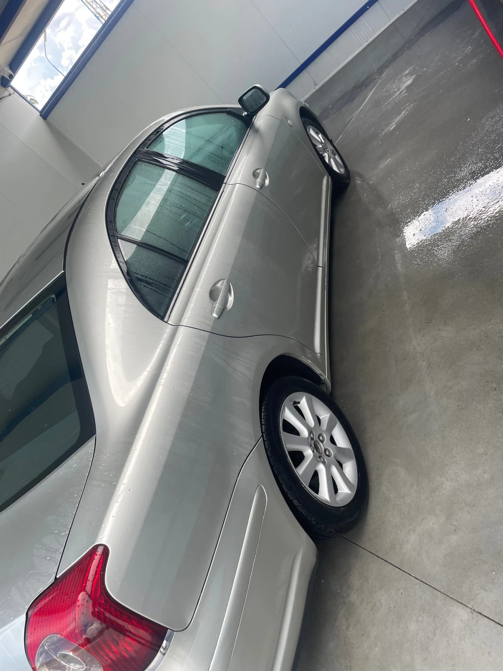 Toyota Avensis 2.0 D4D, снимка 11 - Автомобили и джипове - 55986332