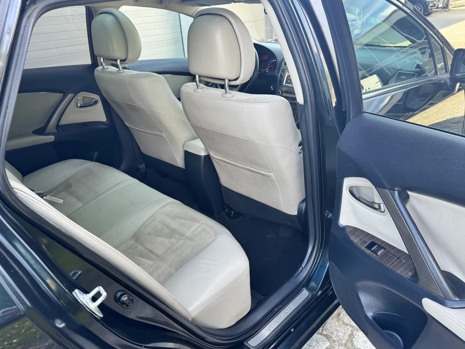 Toyota Avensis 2.0d 124�� Facelift | Mobile.bg � ����������� 12
