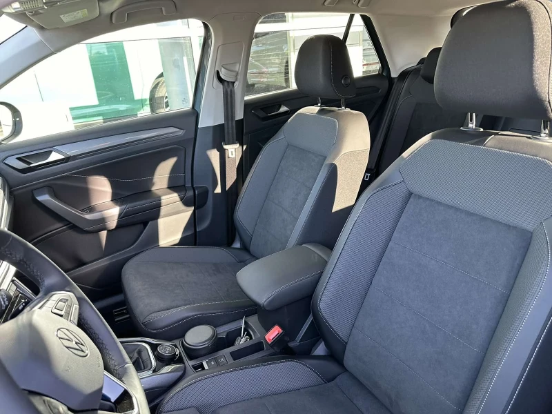 VW T-Roc, снимка 4 - Автомобили и джипове - 52541531