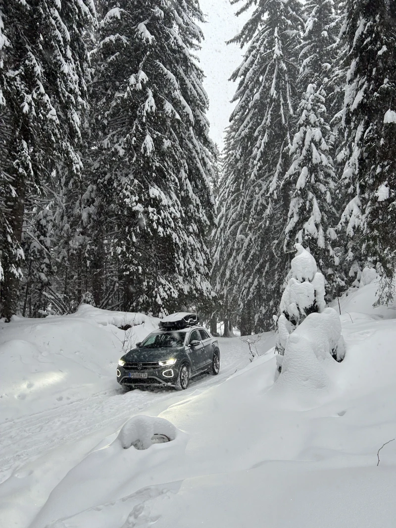 VW T-Roc, снимка 2 - Автомобили и джипове - 52541531