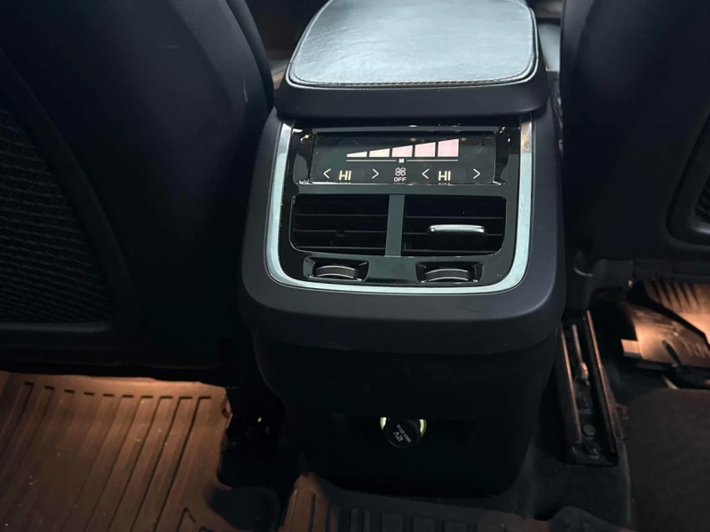 Volvo Xc90 Т6 Inscription* Обдух* Пано* HeadUp, снимка 12 - Автомобили и джипове - 52562388