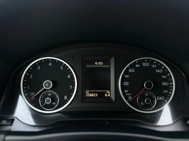 VW Tiguan / FACELIFT / GAS / PANO / , снимка 16 - Автомобили и джипове - 53165437