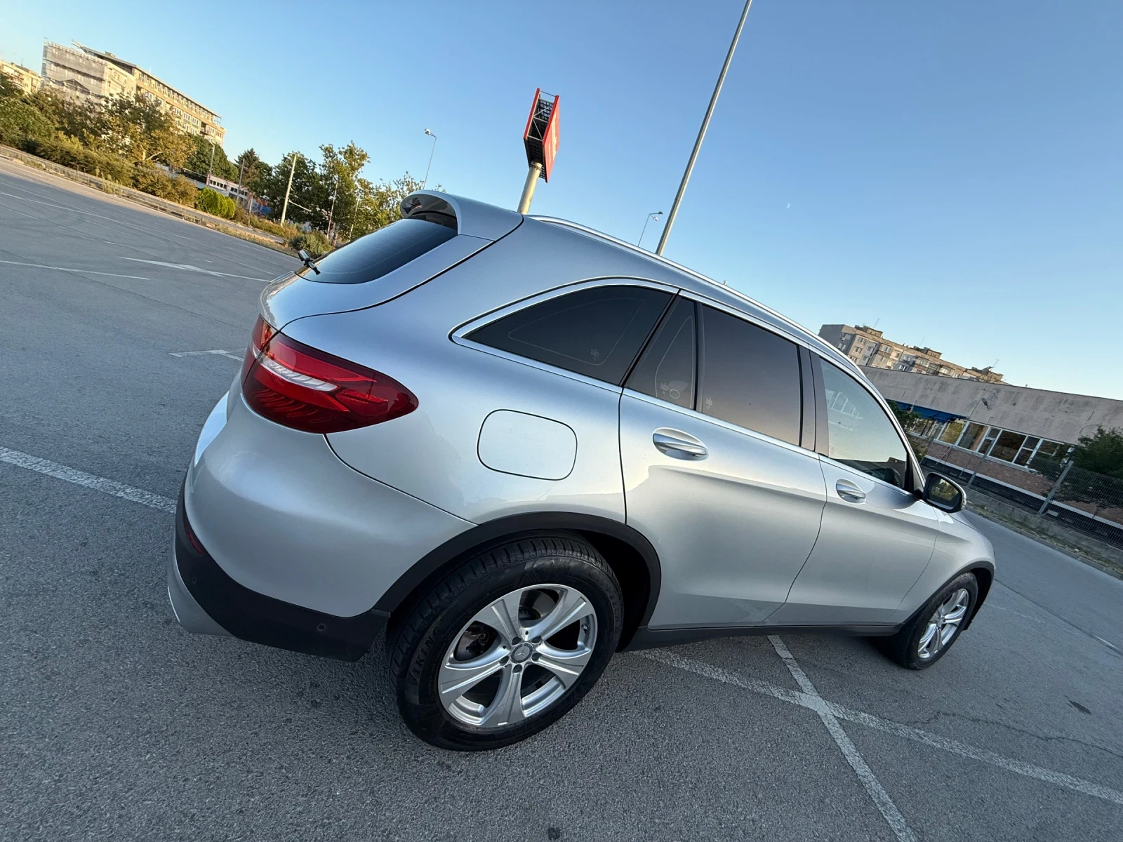 Mercedes-Benz GLC 250 AMG* LED* КОЖА* NAVI - изображение 5
