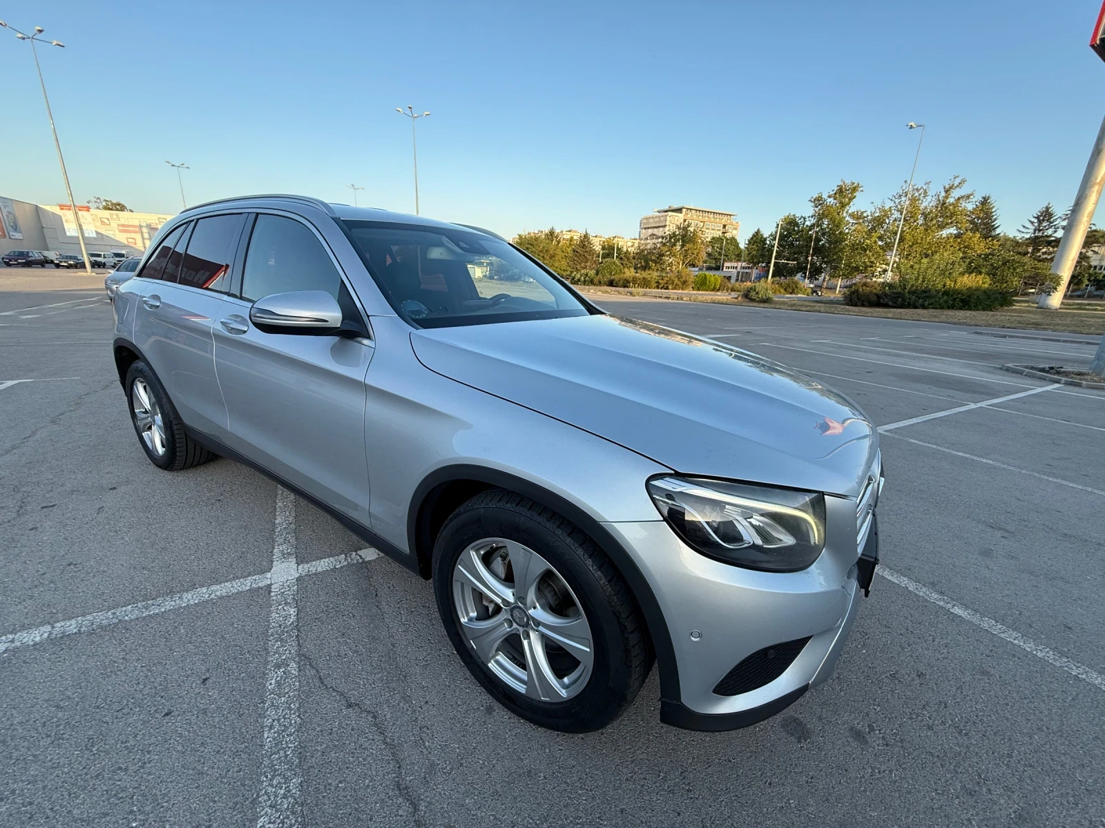 Mercedes-Benz GLC 250 AMG* LED* КОЖА* NAVI - изображение 3