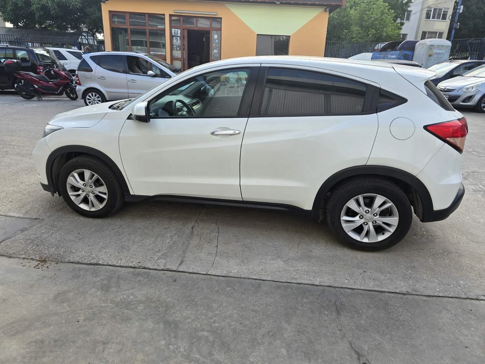 Honda Hr-v 1.6D elegance , снимка 8 - Автомобили и джипове - 53235984