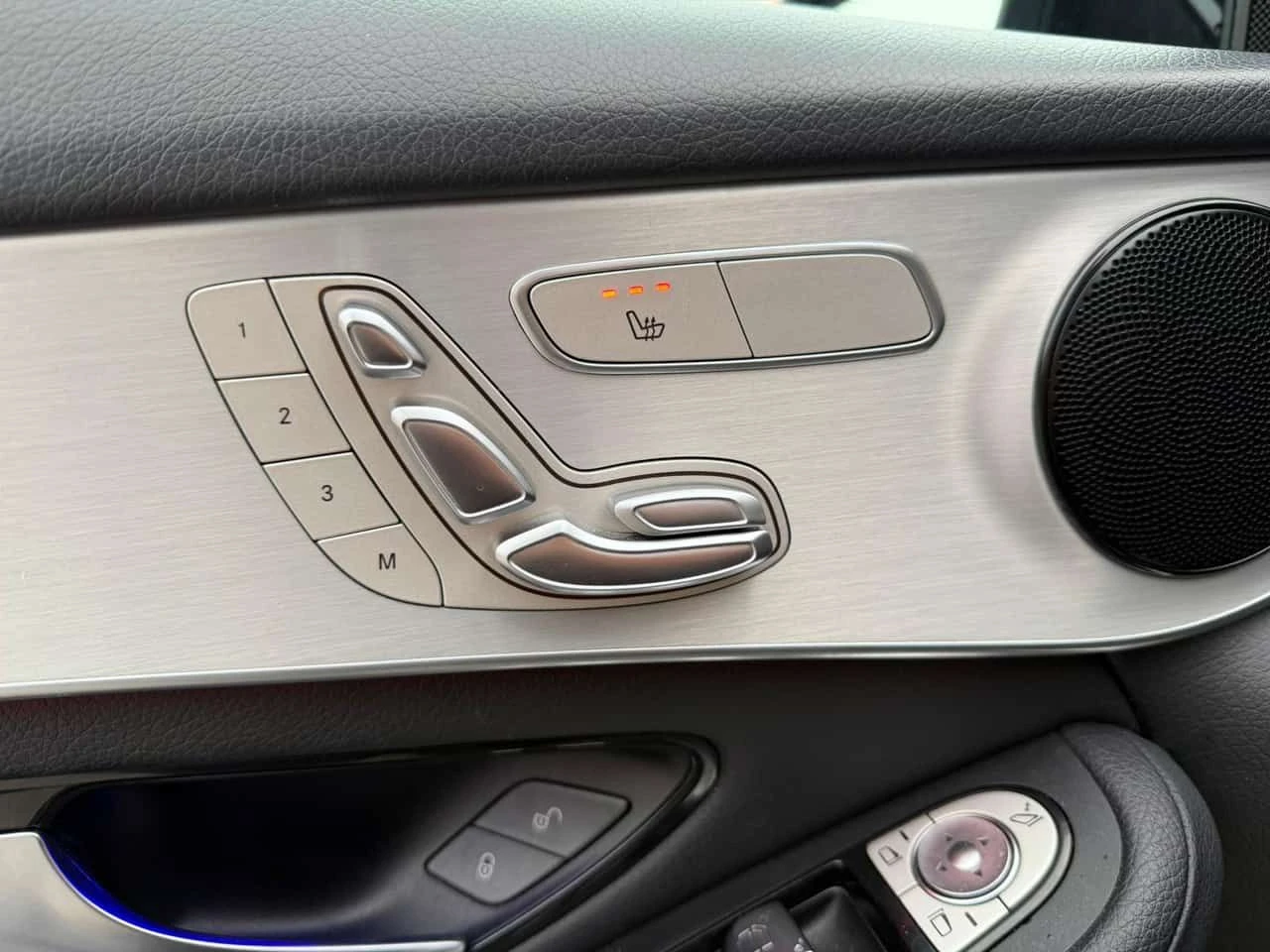 Mercedes-Benz GLC * 300 * 2 КЛЮЧА* ПОДГРЕВ* KEYLESS* , снимка 12 - Автомобили и джипове - 53868702