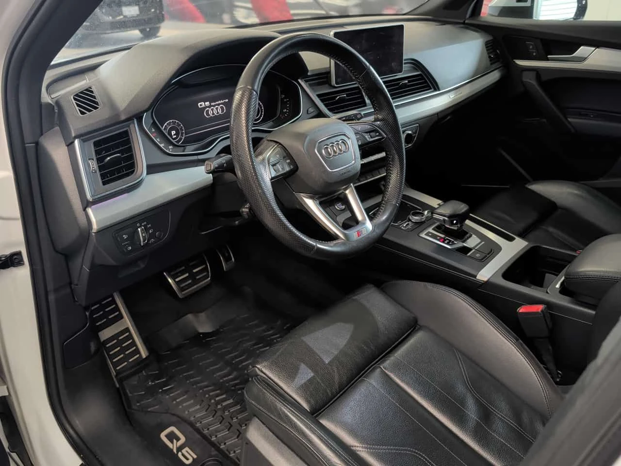 Audi Q5 Technik S Line Sport/ДИСТРОНИК/CARFAX/ОТ AUDI, снимка 7 - Автомобили и джипове - 53929609