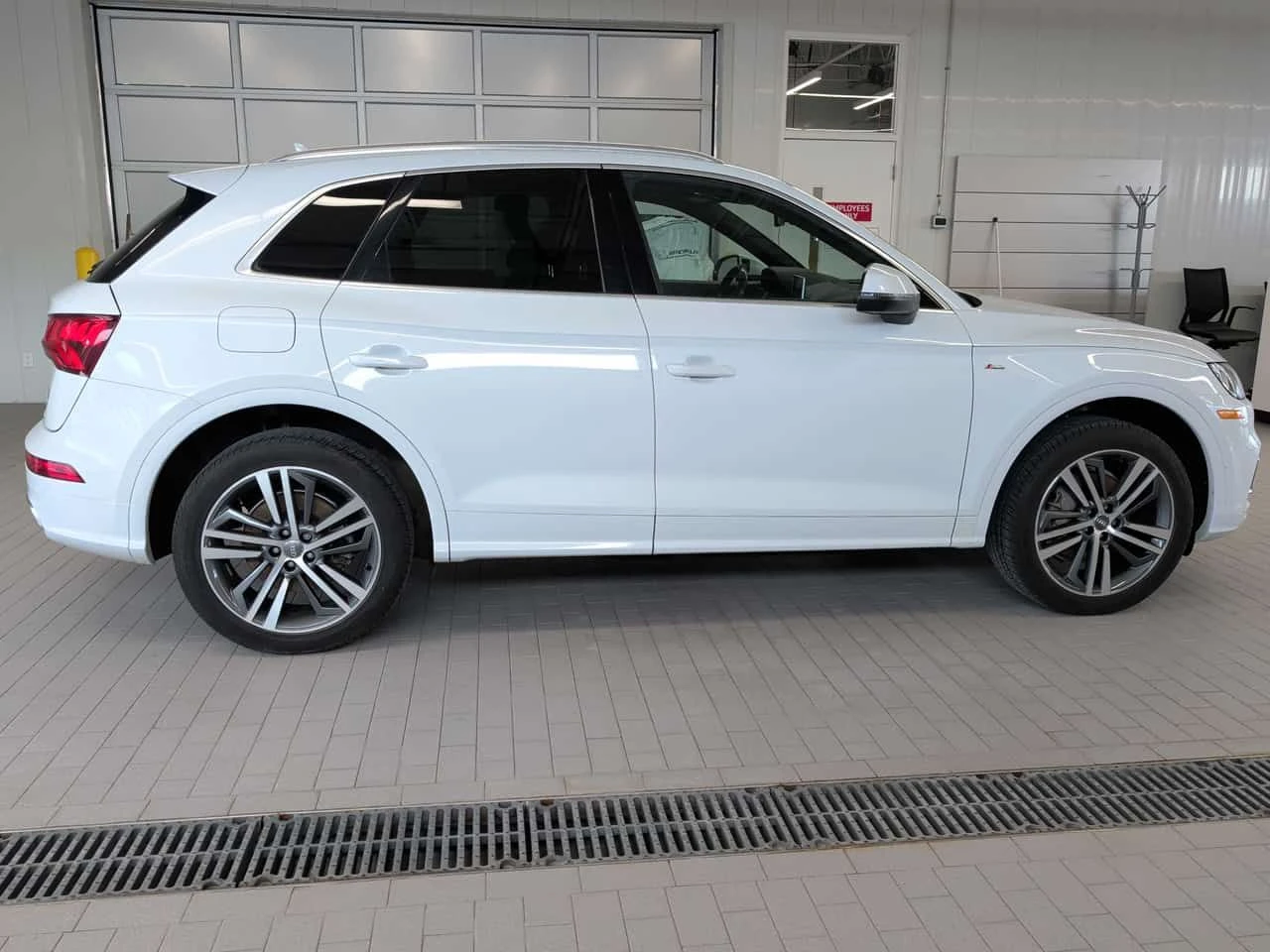 Audi Q5 Technik S Line Sport/ДИСТРОНИК/CARFAX/ОТ AUDI, снимка 4 - Автомобили и джипове - 53929609