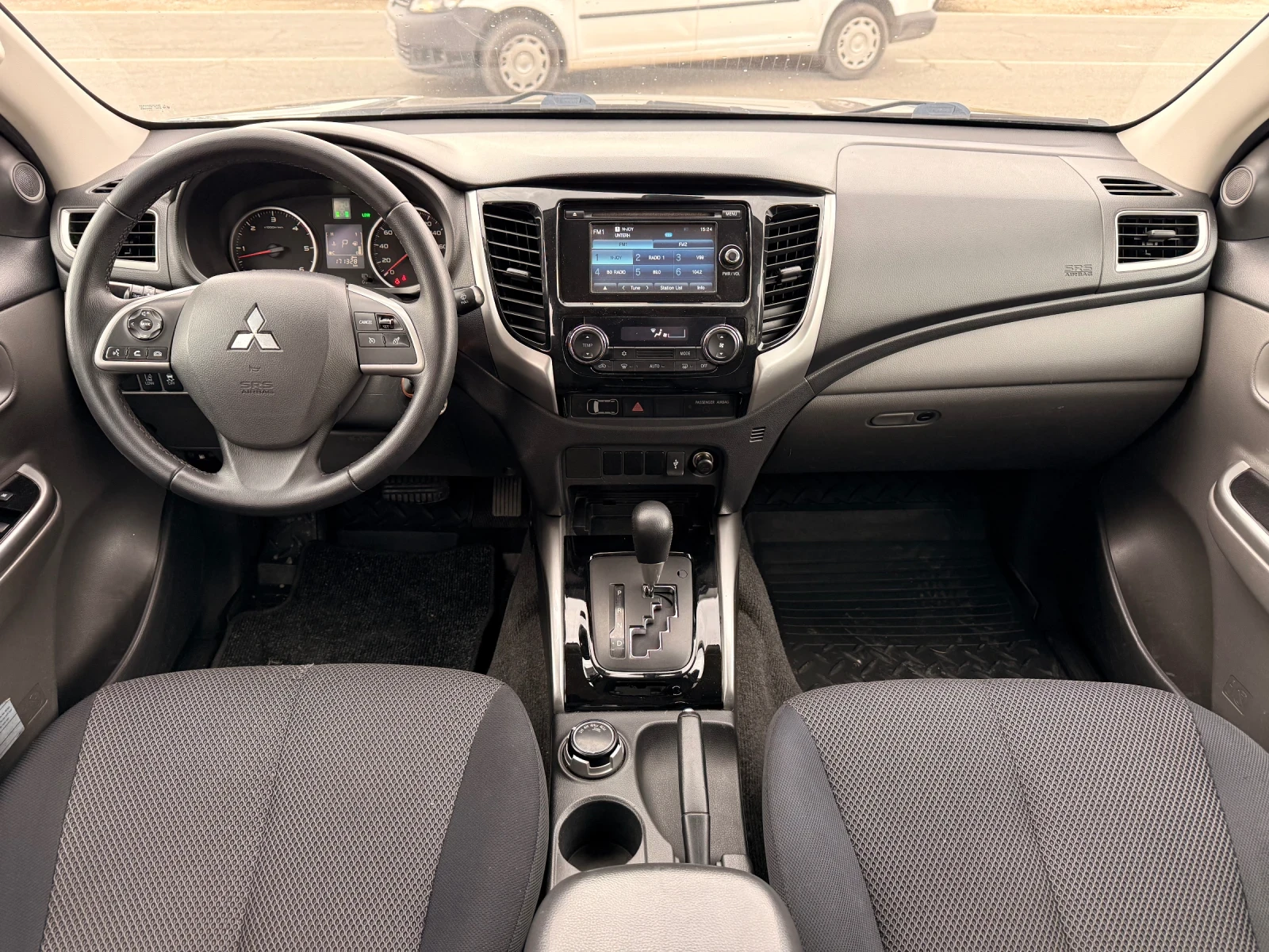 Mitsubishi L200 Автомат Лизинг , снимка 13 - Автомобили и джипове - 54010425