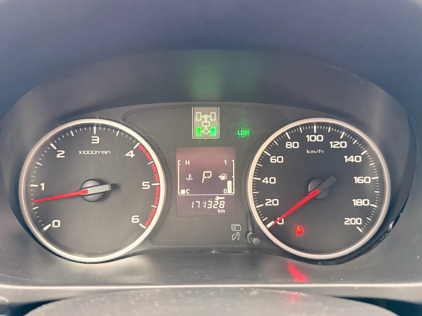 Mitsubishi L200 Автомат Лизинг , снимка 17 - Автомобили и джипове - 54010425