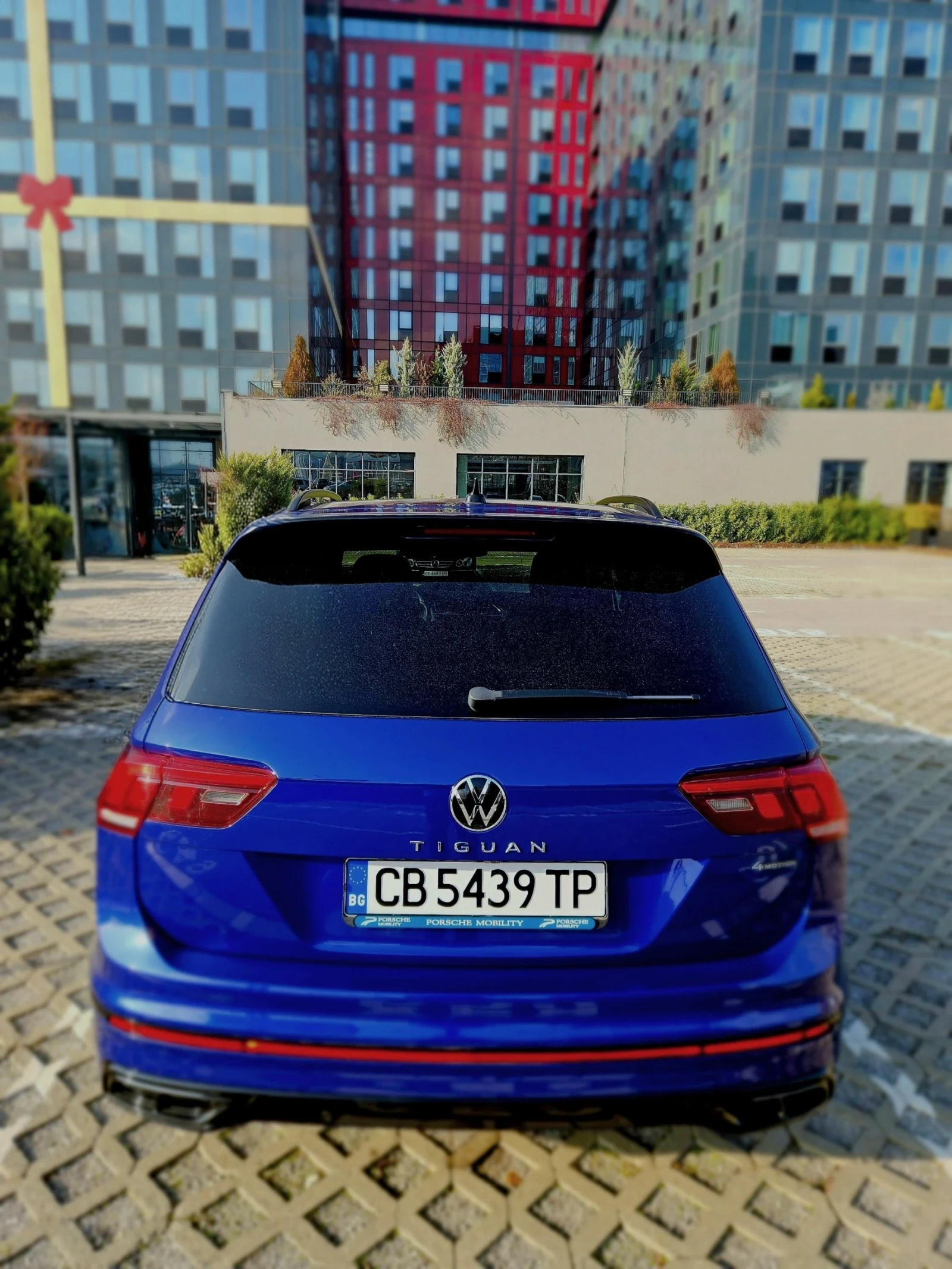 VW Tiguan R-Line 2.0 TDI SCR 4MOTION Гаранционен, снимка 6 - Автомобили и джипове - 54190548