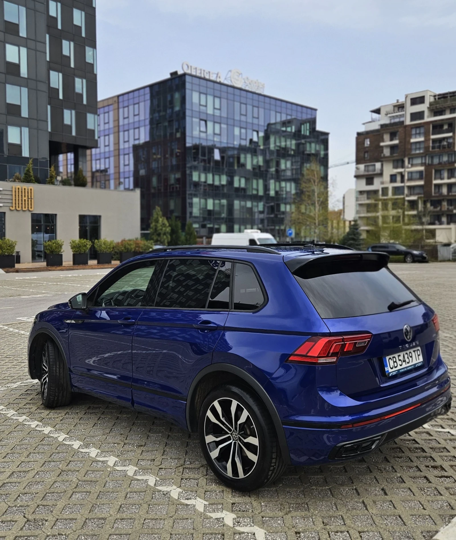 VW Tiguan R-Line 2.0 TDI SCR 4MOTION Гаранционен, снимка 8 - Автомобили и джипове - 54190548