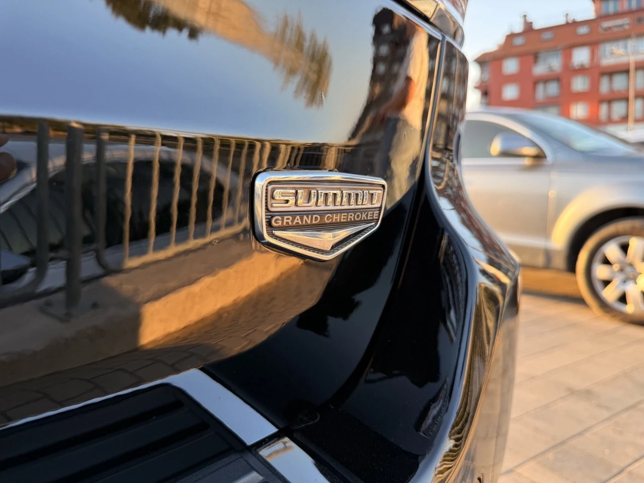 Jeep Grand cherokee SUMMIT * БЯЛА КОЖА * HARMAN * ТЕГЛИЧ * CARFAX, снимка 17 - Автомобили и джипове - 56210931