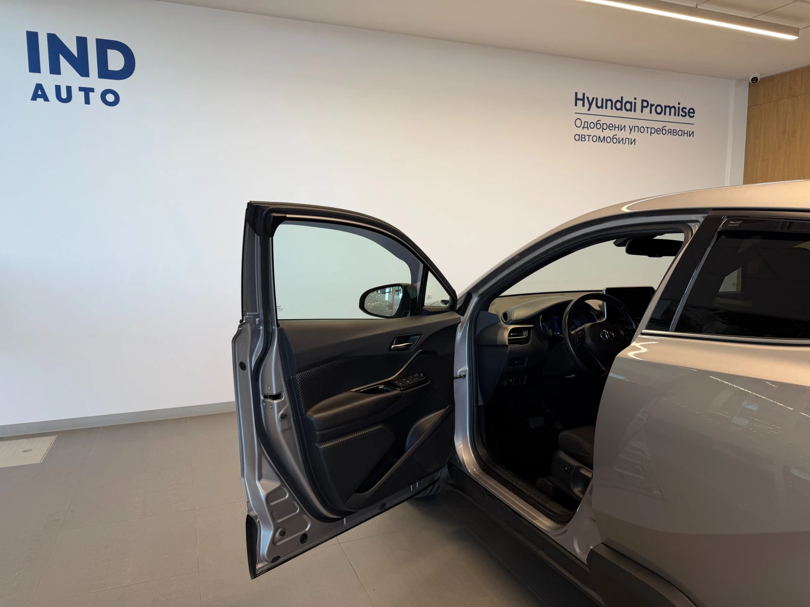 Toyota C-HR CLUB Hybrid, снимка 9 - Автомобили и джипове - 56223535
