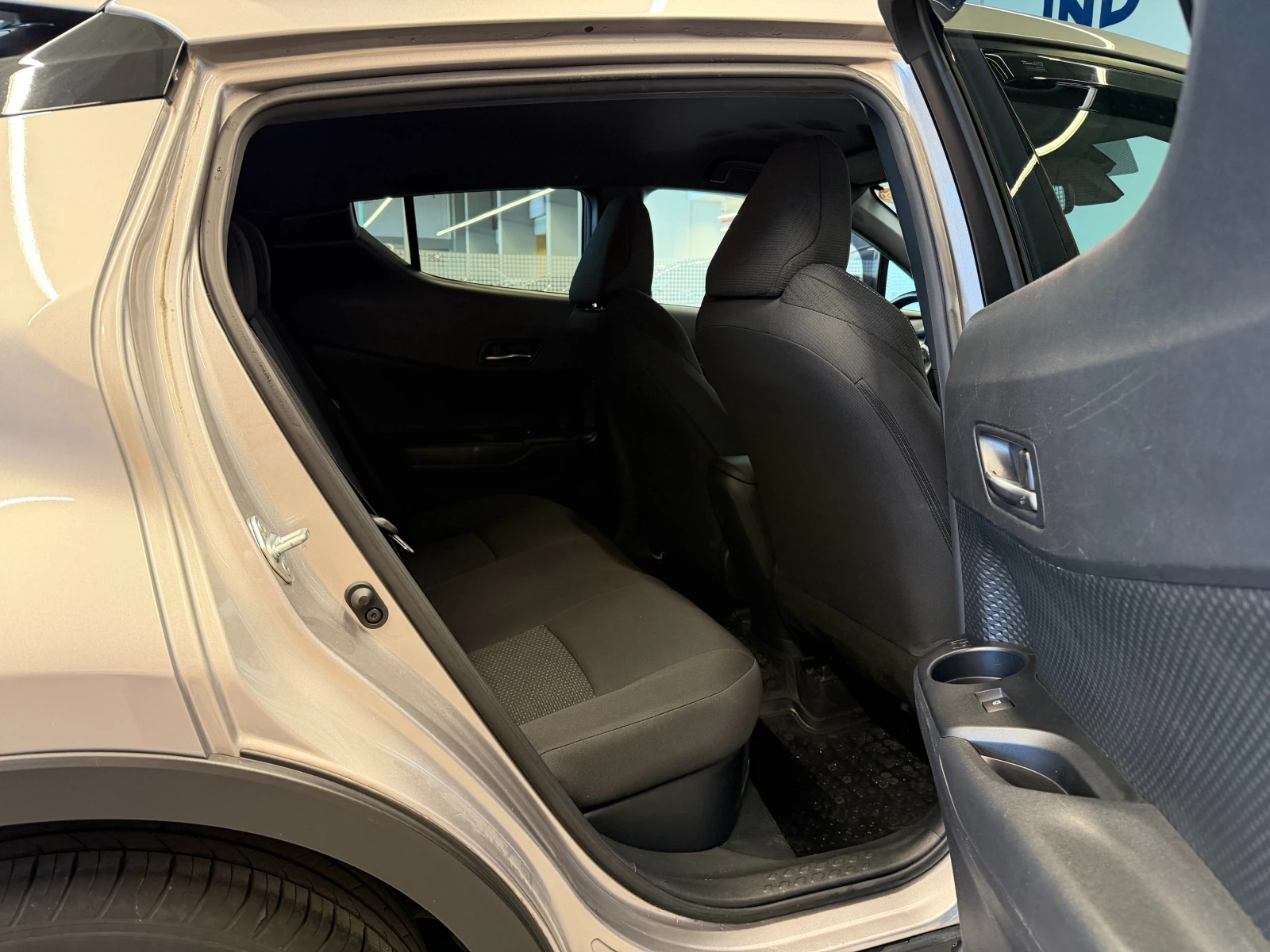 Toyota C-HR CLUB Hybrid, снимка 15 - Автомобили и джипове - 56223535