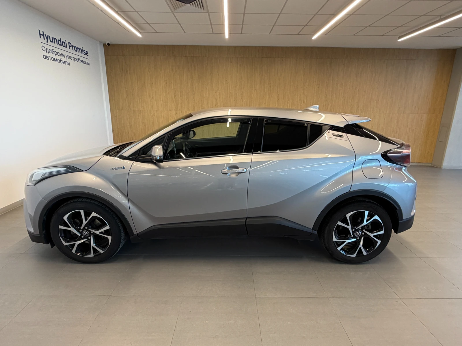 Toyota C-HR CLUB Hybrid, снимка 2 - Автомобили и джипове - 56223535