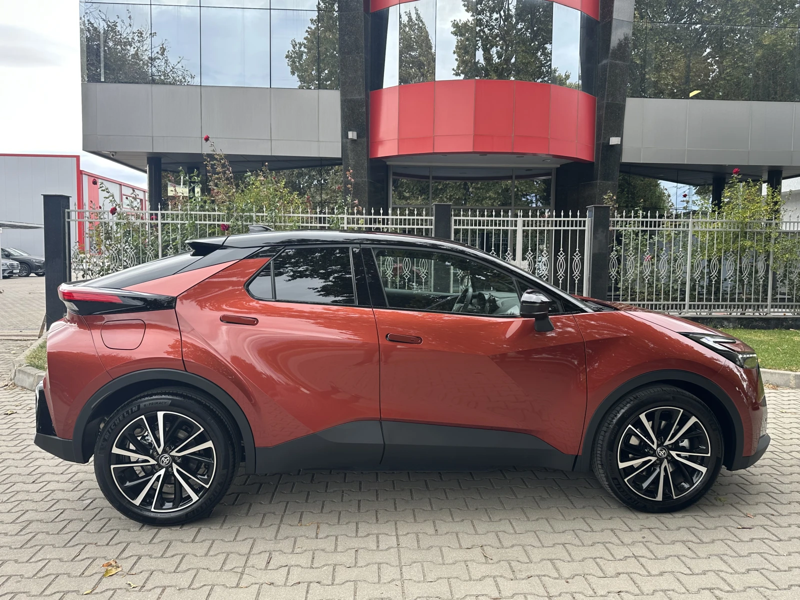 Toyota C-HR Plugin Hibrid, снимка 6 - Автомобили и джипове - 56736005