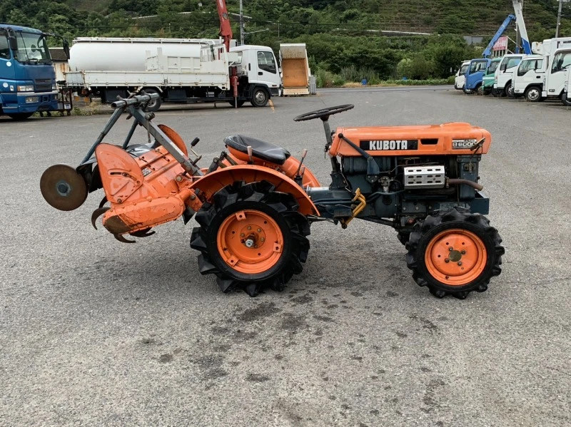 Трактор Kubota B6000DT, снимка 3 - Селскостопанска техника - 42746726