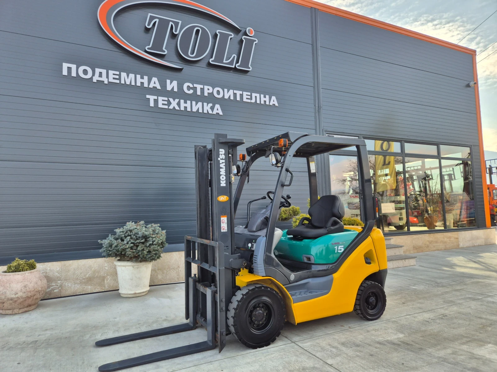 Мотокар Komatsu  * АВТОМАТ * КАТО НОВ * !, снимка 1