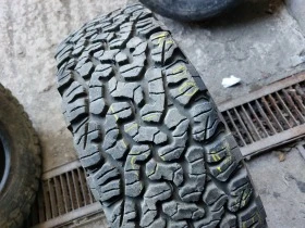 Гуми Всесезонни 235/75R15, снимка 2 - Гуми и джанти - 44388279