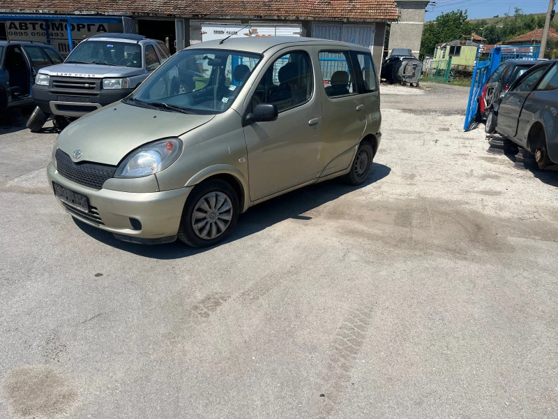 Toyota Yaris verso 1.4 дизел , снимка 5 - Автомобили и джипове - 46643890