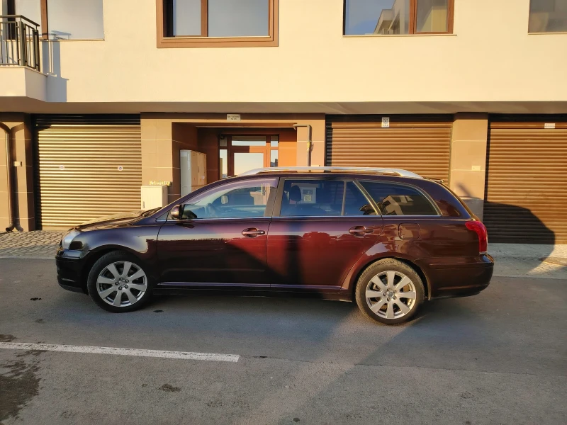 Toyota Avensis 2.0 D4D, снимка 2 - Автомобили и джипове - 48733096