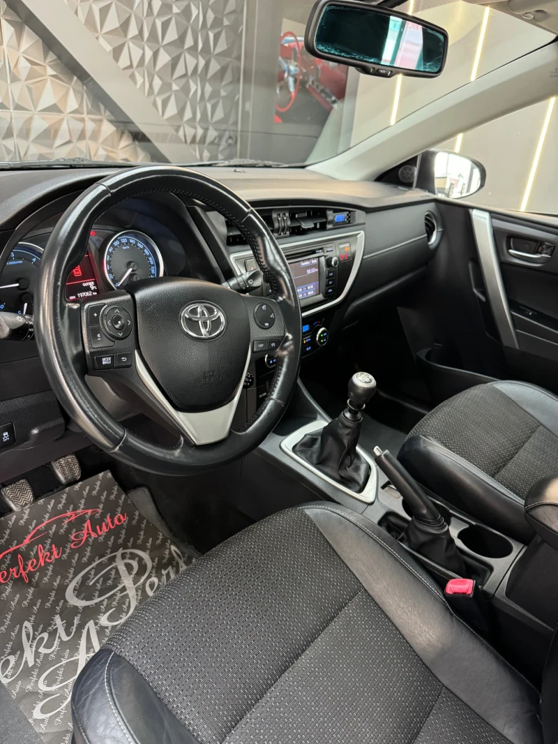 Toyota Auris 2.0 d4d, снимка 7 - Автомобили и джипове - 48849609