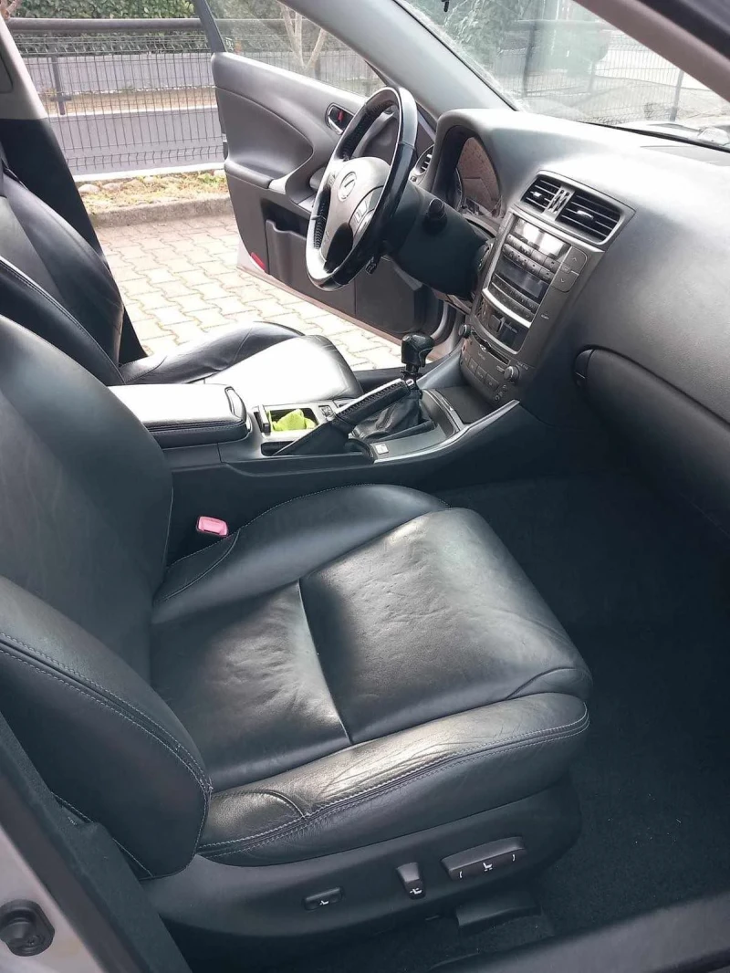 Lexus IS 220d 2.2  ИТАЛИЯ, снимка 11 - Автомобили и джипове - 52103234