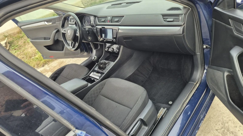Skoda Superb, снимка 11 - Автомобили и джипове - 52327792