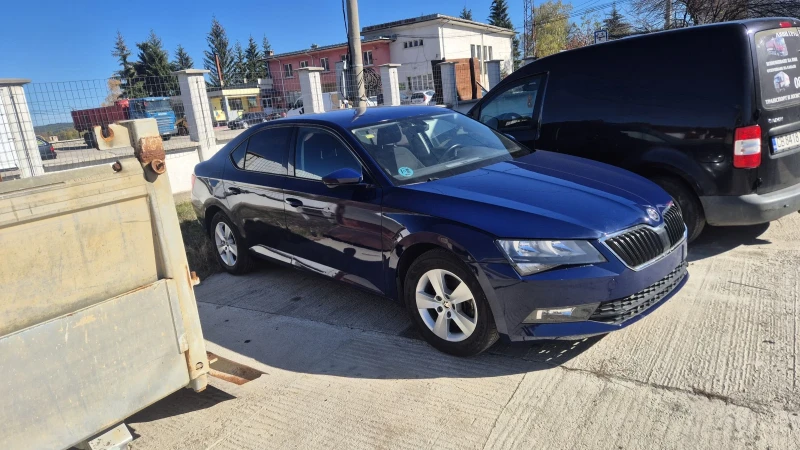 Skoda Superb, снимка 3 - Автомобили и джипове - 52327792