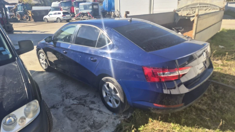 Skoda Superb, снимка 8 - Автомобили и джипове - 52327792