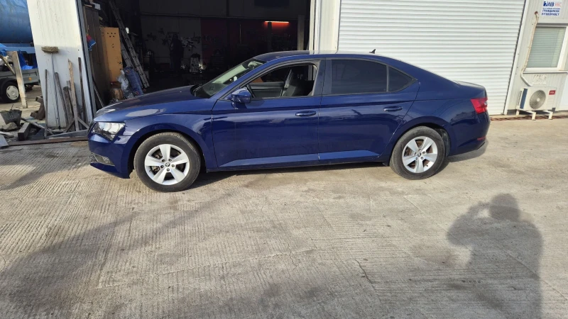 Skoda Superb, снимка 2 - Автомобили и джипове - 52327792