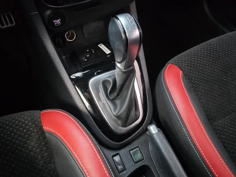 Renault Samsung Clio Intense, снимка 9 - Автомобили и джипове - 56529017
