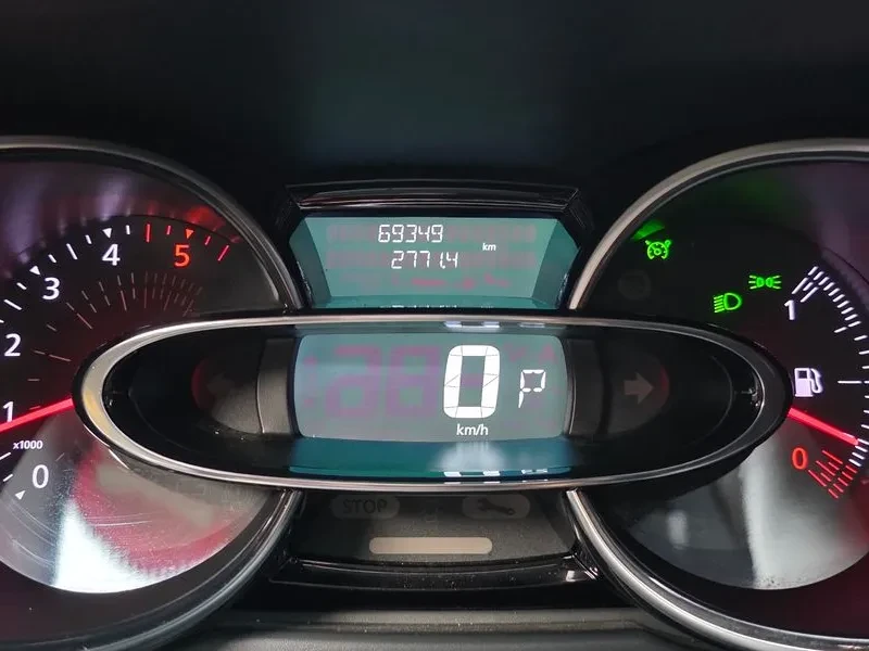 Renault Samsung Clio Intense, снимка 8 - Автомобили и джипове - 56529017