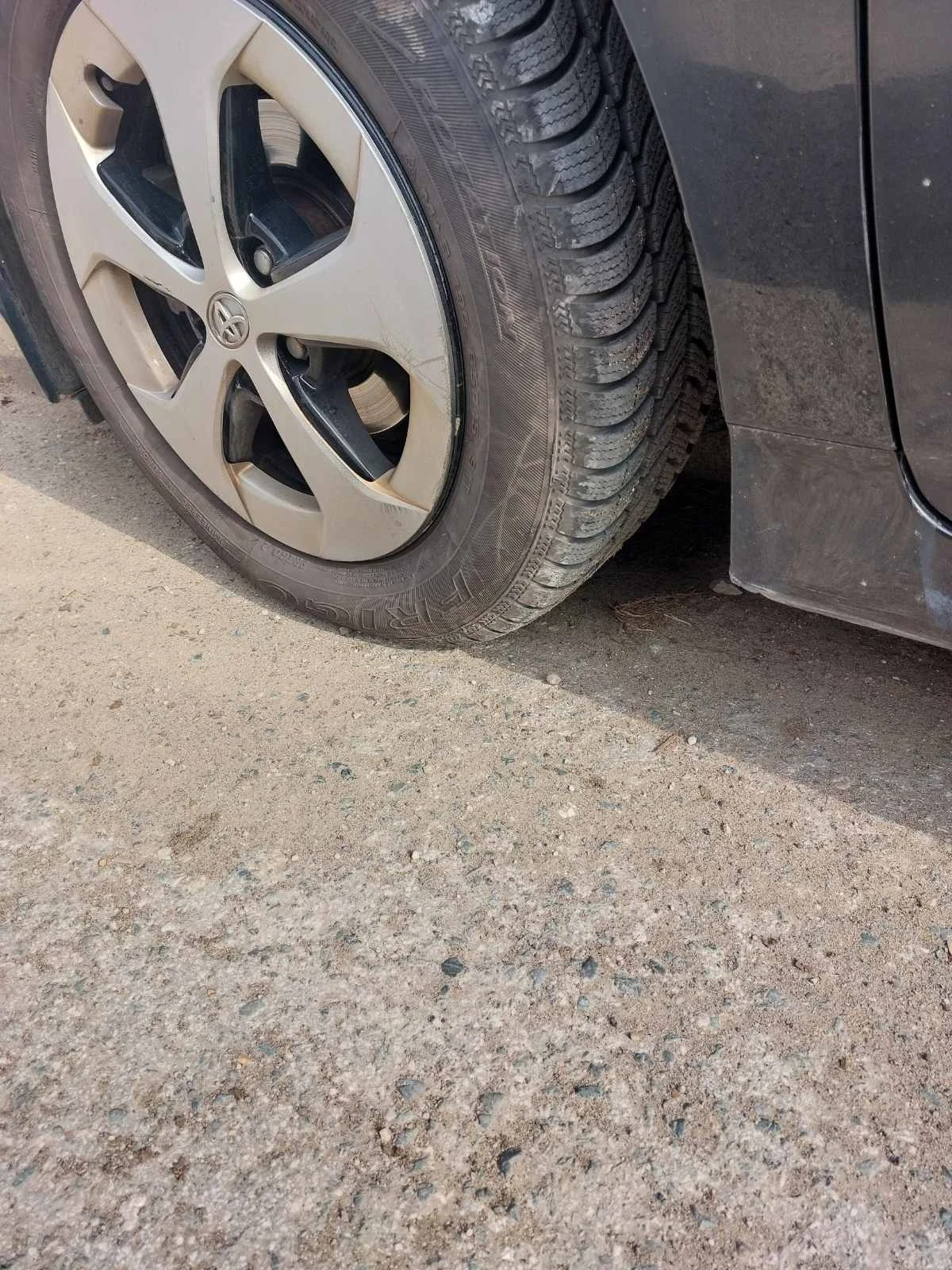 Toyota Prius 1.8 - изображение 7