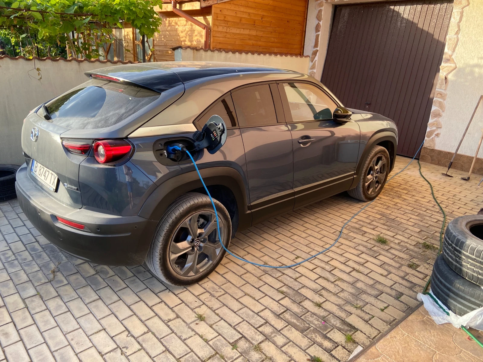 Mazda MX-30 EV - изображение 2