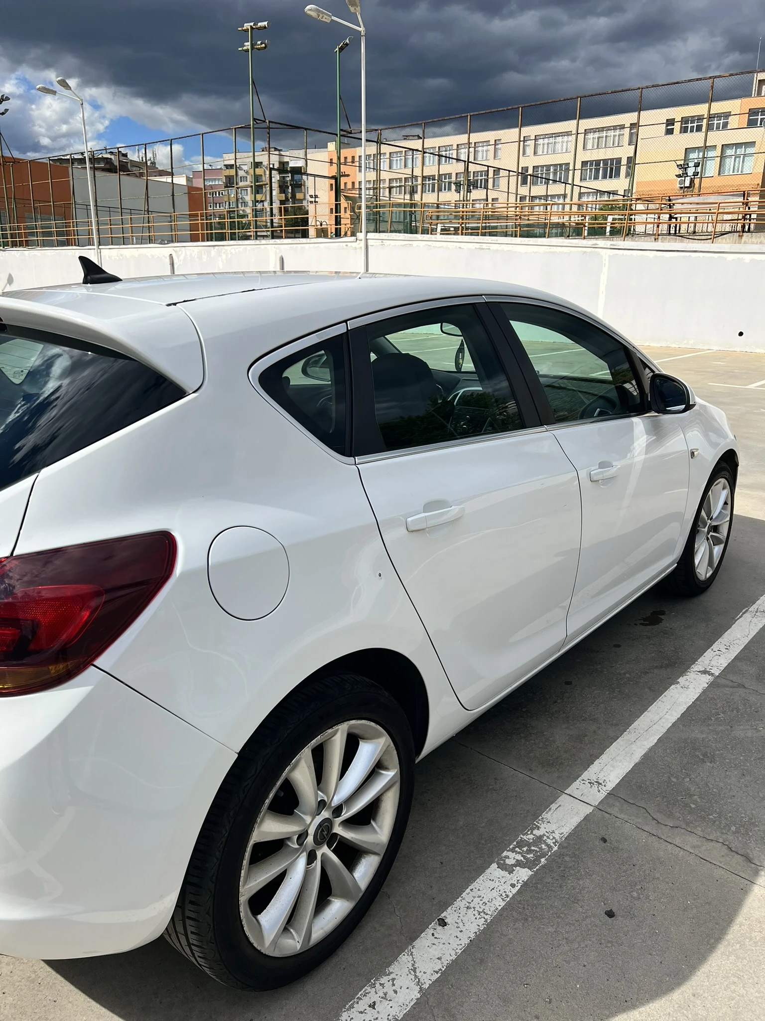 Opel Astra J 2.0 COSMO - изображение 4