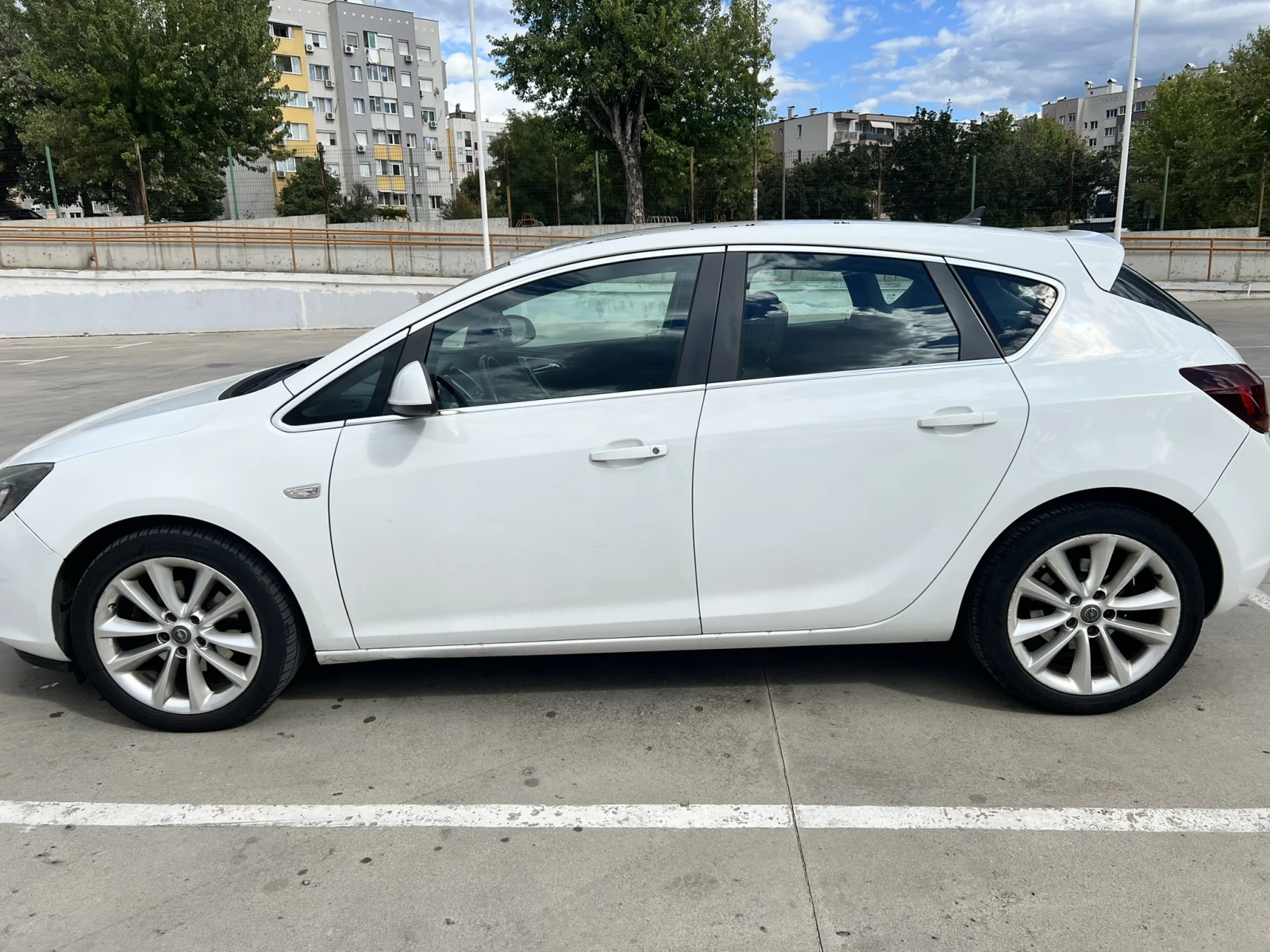 Opel Astra J 2.0 COSMO - изображение 2
